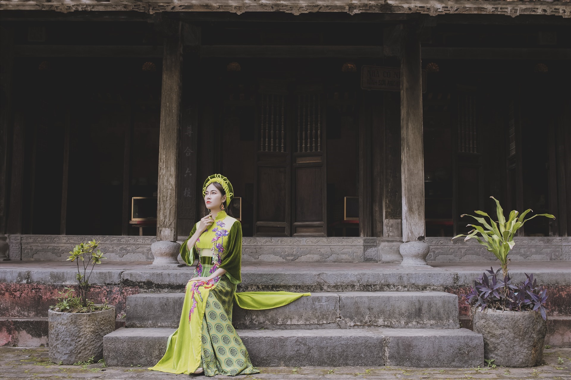 Tuyết Nga cùng êkip lựa chọn nhiều địa điểm đẹp của đất nước Việt Nam để ghi hình.