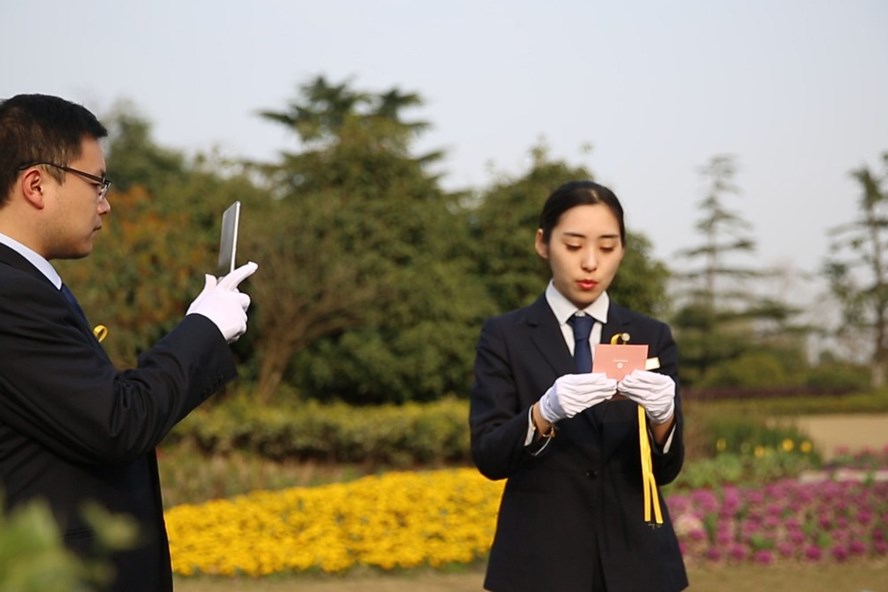 Trung Quốc: "Tảo mộ online" trong Tết Thanh minh thời COVID-19 trung quoc tao mo online trong tet thanh minh thoi covid 19