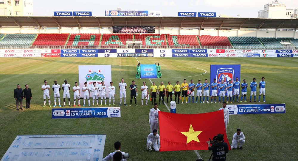 Các trận đấu tại 2 vòng đầu tiên của V.League diễn ra không có khán giả. Ảnh: VPF