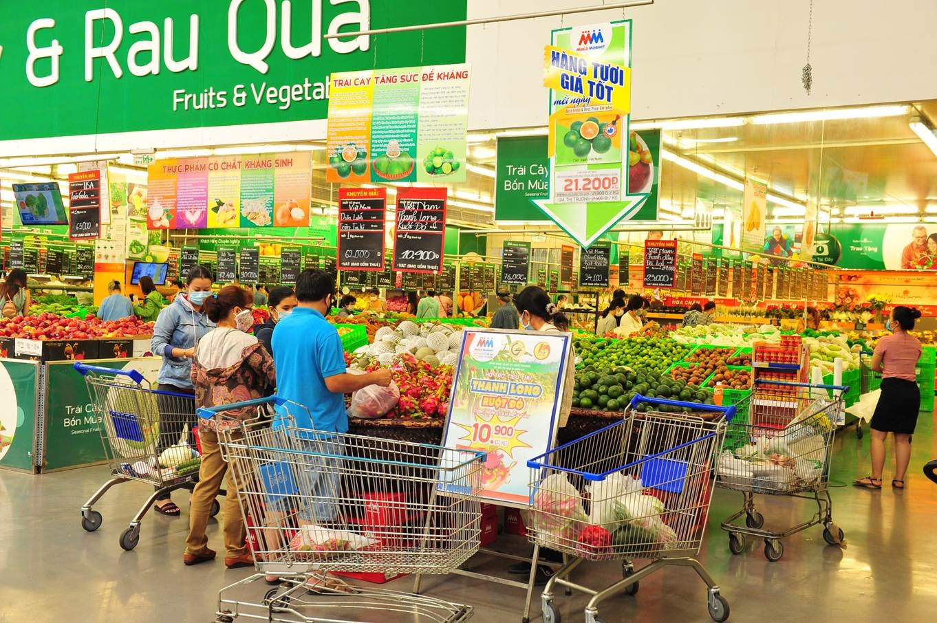 Lượng người mua những ngày này không quá nhiều, nên không xảy ra tình trạng chen lấn xô đẩy.