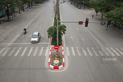 Khung cảnh khó tin tại những "điểm đen" tắc nghẽn giờ cao điểm của Hà Nội