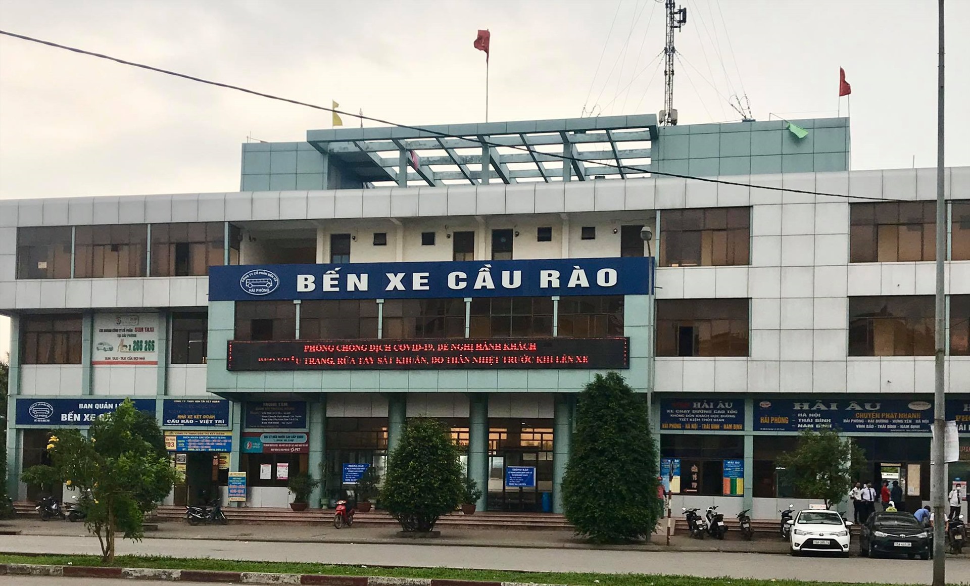 Bến xe Cầu Rào vắng vẻ chưa từng thấy trong sáng 29.3. Ảnh ĐL