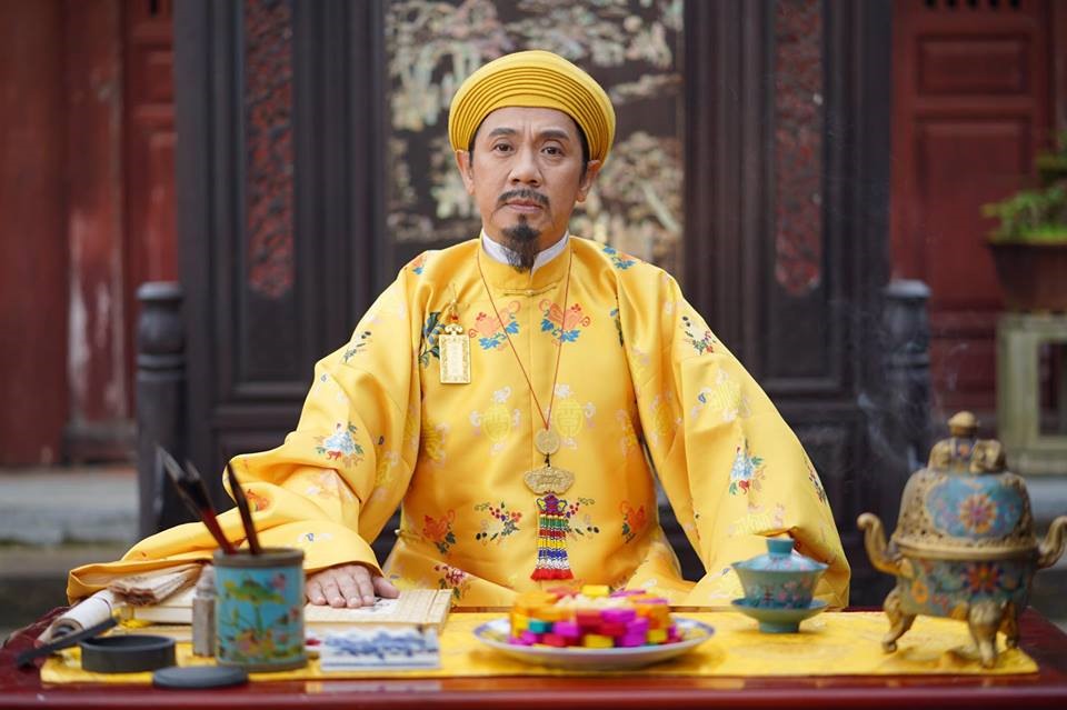 Bộ Long Bào của Thiếu Trị Hoàng Đế được nhà làm phim chăm chút hết mình.