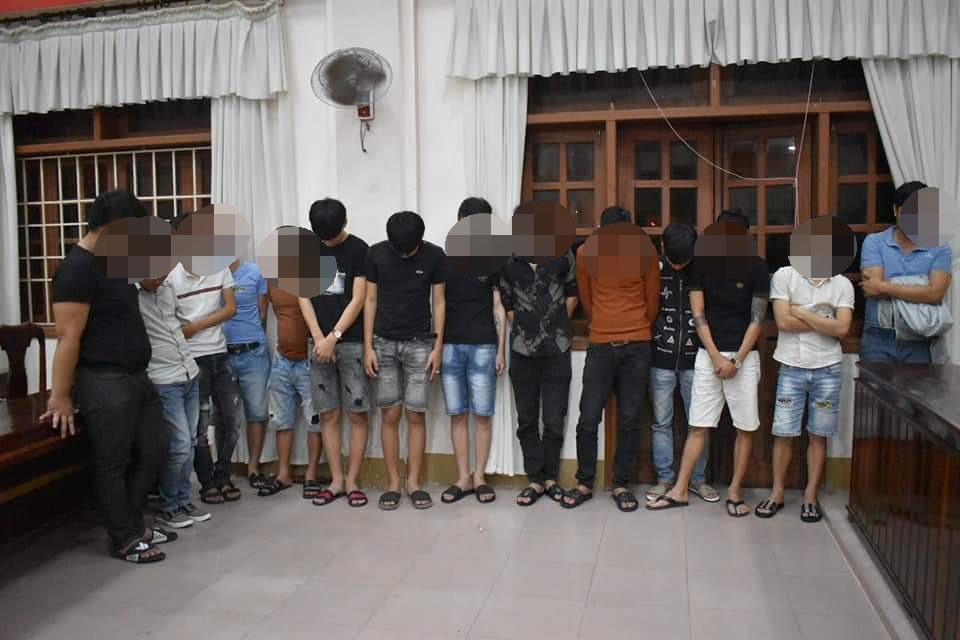 Các đối tượng dương tính với ma túy được phát hiện ở karaoke Duyên Hải. Ảnh: Công an TP. Đông Hà cung cấp.