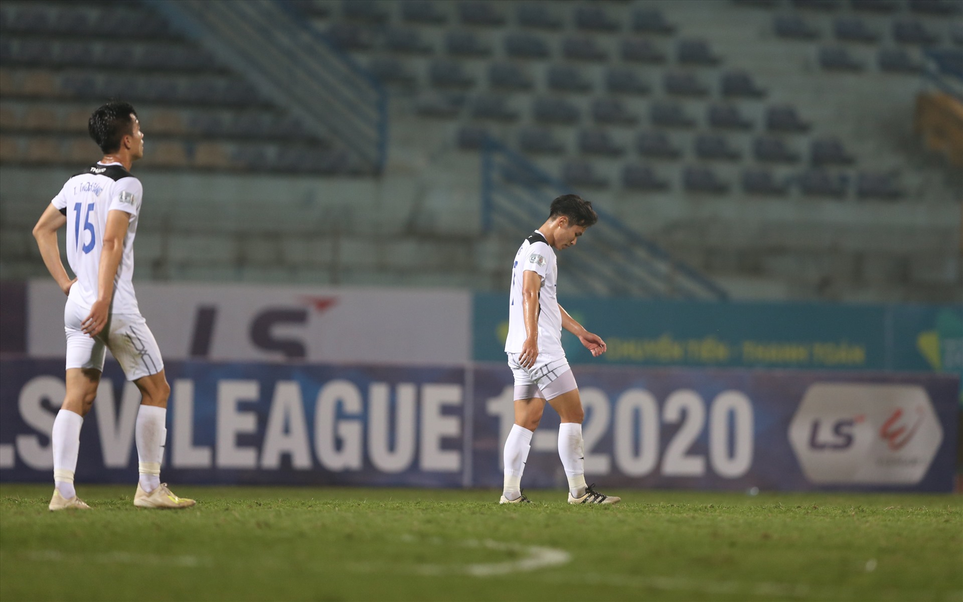 Các cầu thủ Hoàng Anh Gia Lai tại vòng 2 V.League 2020. Ảnh: Hải Đăng