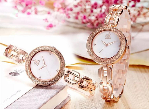 Đồng hồ. Ảnh: T.L