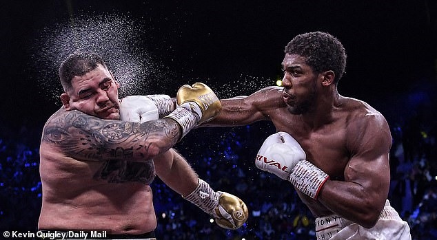 Joshua trả nợ thành công trong trận tái đấu với Ruiz Ảnh Kevin Quigley