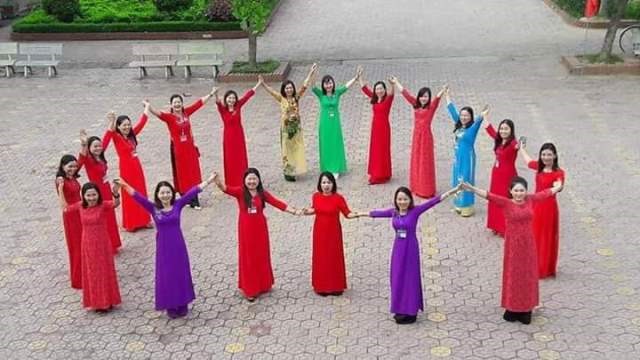 Chị em nữ công Trường Tiểu học Đức Thuận (Thị xã Hồng Lĩnh)