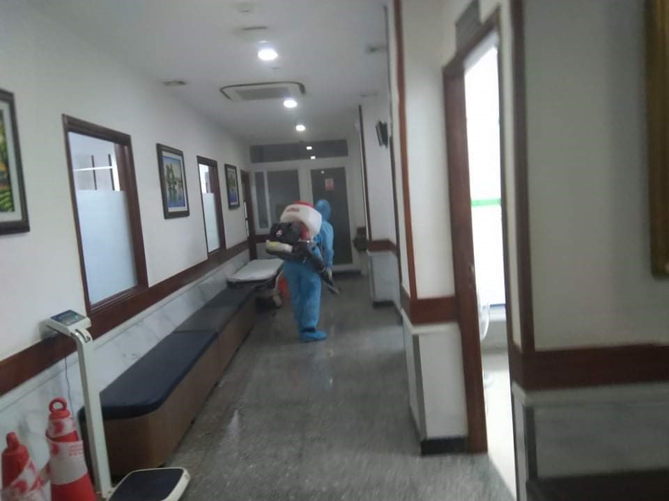 Phun khử khuẩn bệnh viện. Ảnh: BVCC