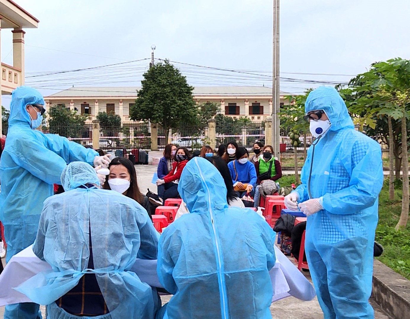 ninh binh cac truong hop phai cach ly duoc ho tro them 23000 dong tien an