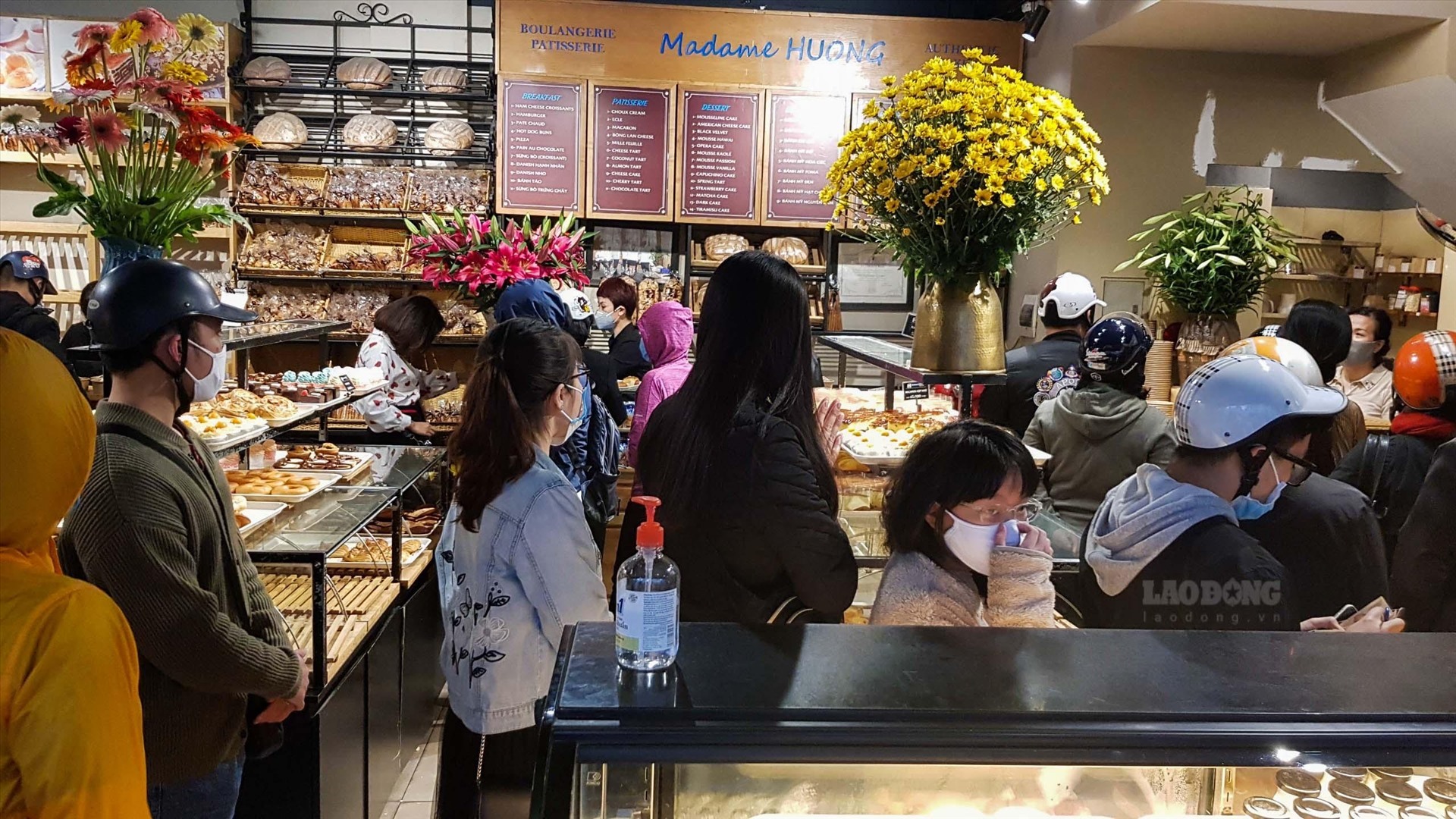 Lượng người đông nhất vào khung giờ từ 16h-18h.