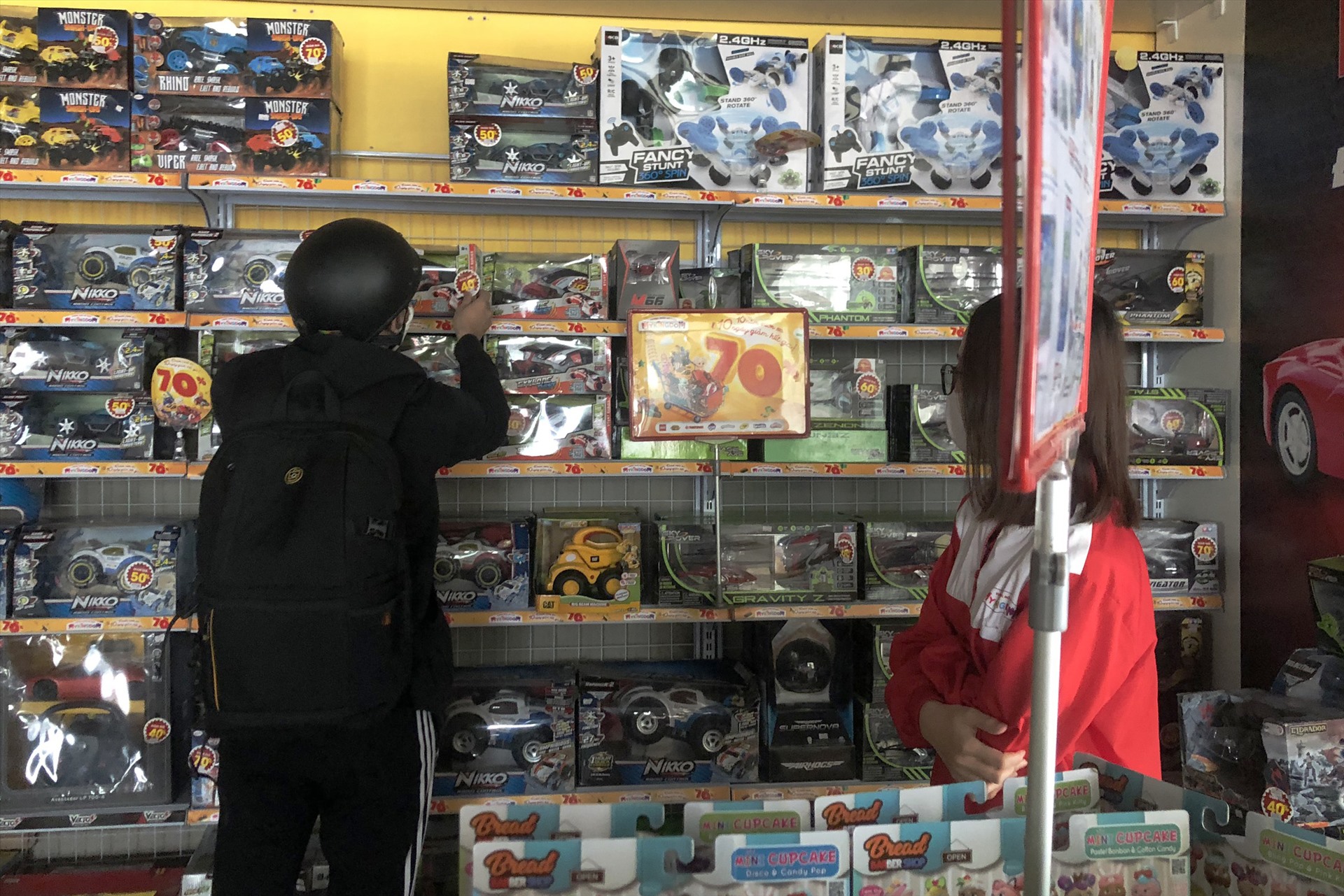 Theo quy định, cửa hàng này không thuộc danh mục bán hàng thiết yếu nên không được phép hoạt động cho tới ngày 15.4.