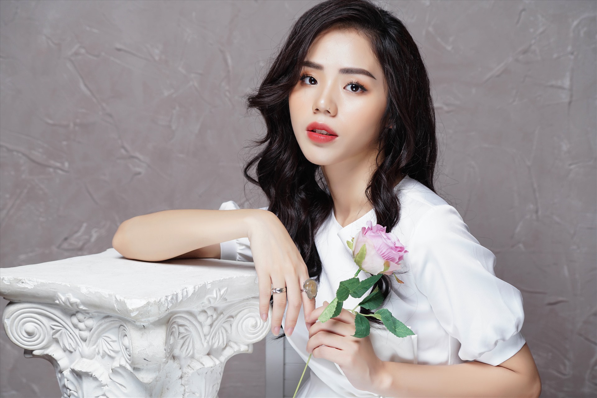 Hương Ly từng được biết đến là một ca sĩ chuyên cover những ca khúc nổi tiếng với nhiều triệu lượt xem trên Youtube. Ảnh: NVCC.