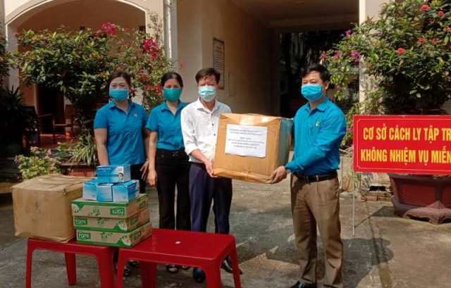 LĐLĐ Nghi Xuân phối hợp công đoàn cơ sở trực thuộc ủng hộ chống dịch