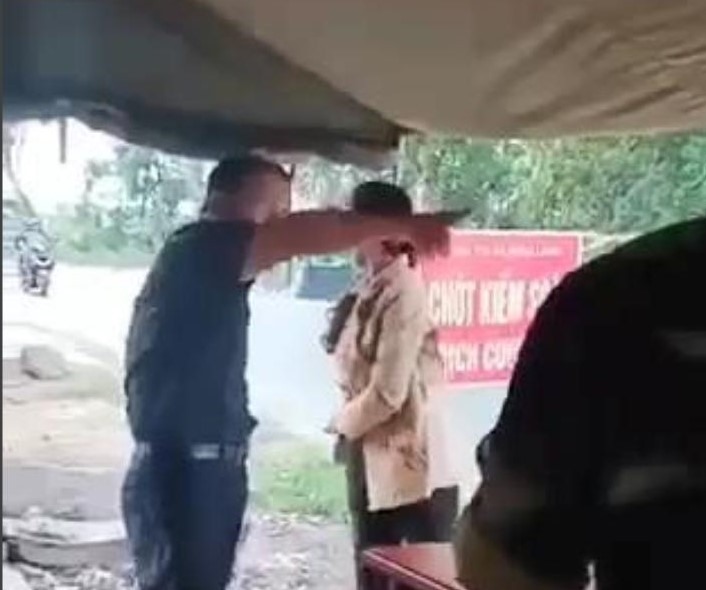 Huyện ủy Hớn Quản đã họp kiểm điểm ông Thanh. Ảnh cắt từ video