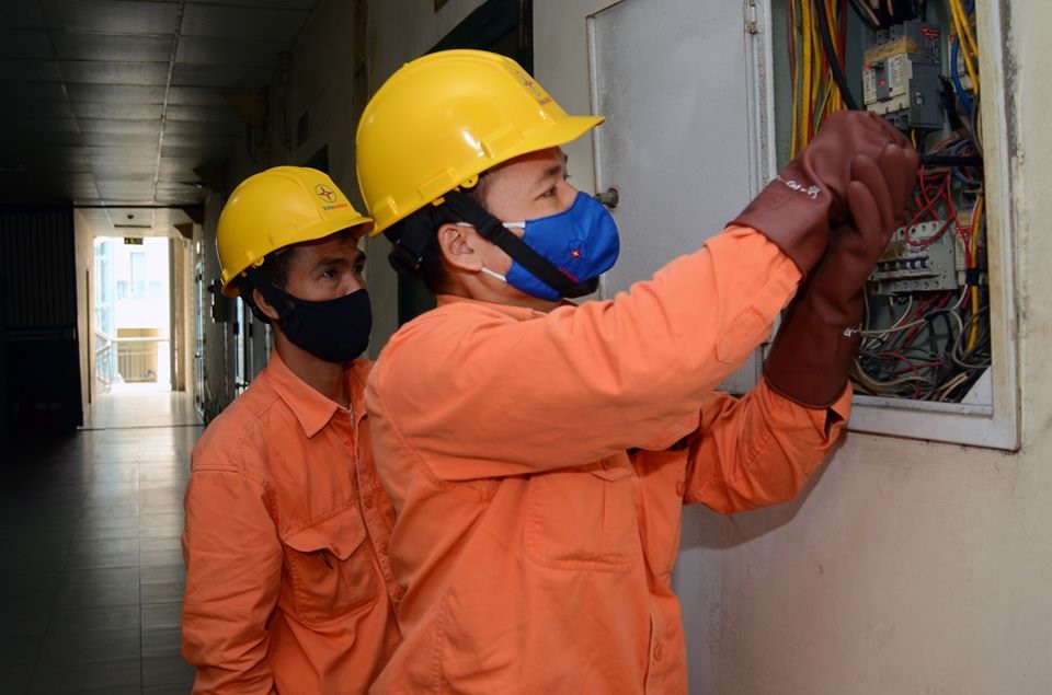 Bộ Công Thương thông tin về việc giảm giá điện. Ảnh: EVN