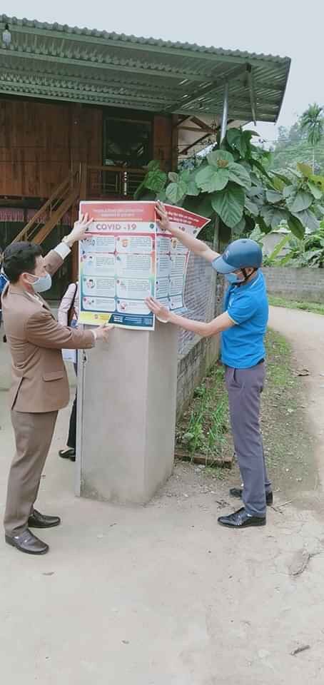 Các cấp Công đoàn thị xã Nghĩa Lộ đẩy mạnh tuyên truyền phòng chống COVID-19. Ảnh: Nguyễn Lý