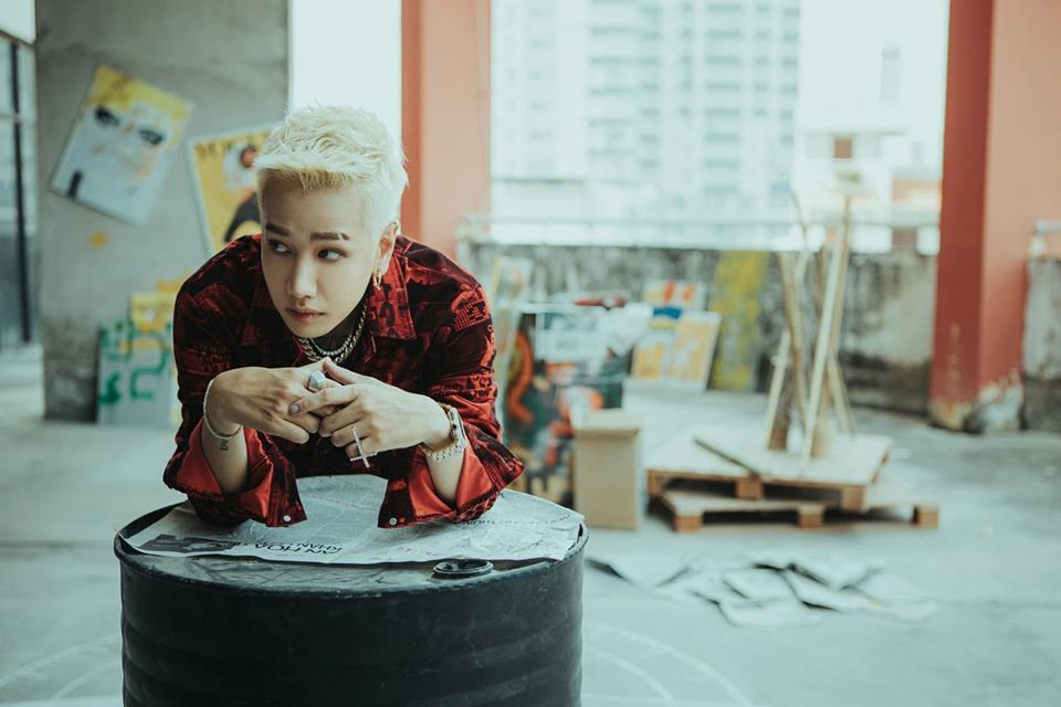 Một cảnh trong MV mới của Lou Hoàng. Ảnh nguồn: Youtube.