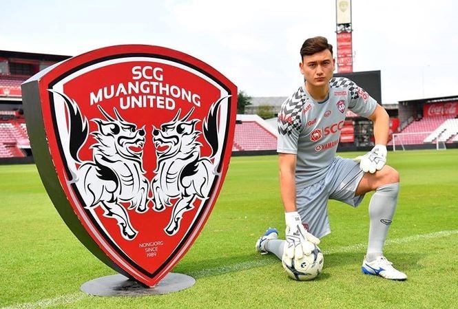 Văn Lâm là thủ môn số 1 của Muangthong United nhưng đội bóng để ngỏ khả năng bán anh nếu được giá. Ảnh: Muangthong United.