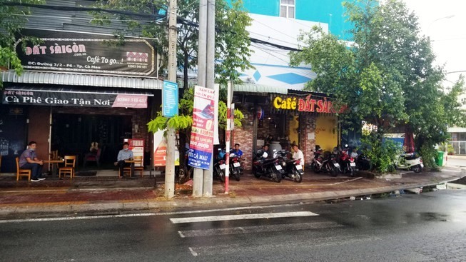 Nhiều quán giải khát tại Cà Mau mở bán trở lại vào sáng 16.4 (ảnh Nhật Hồ)