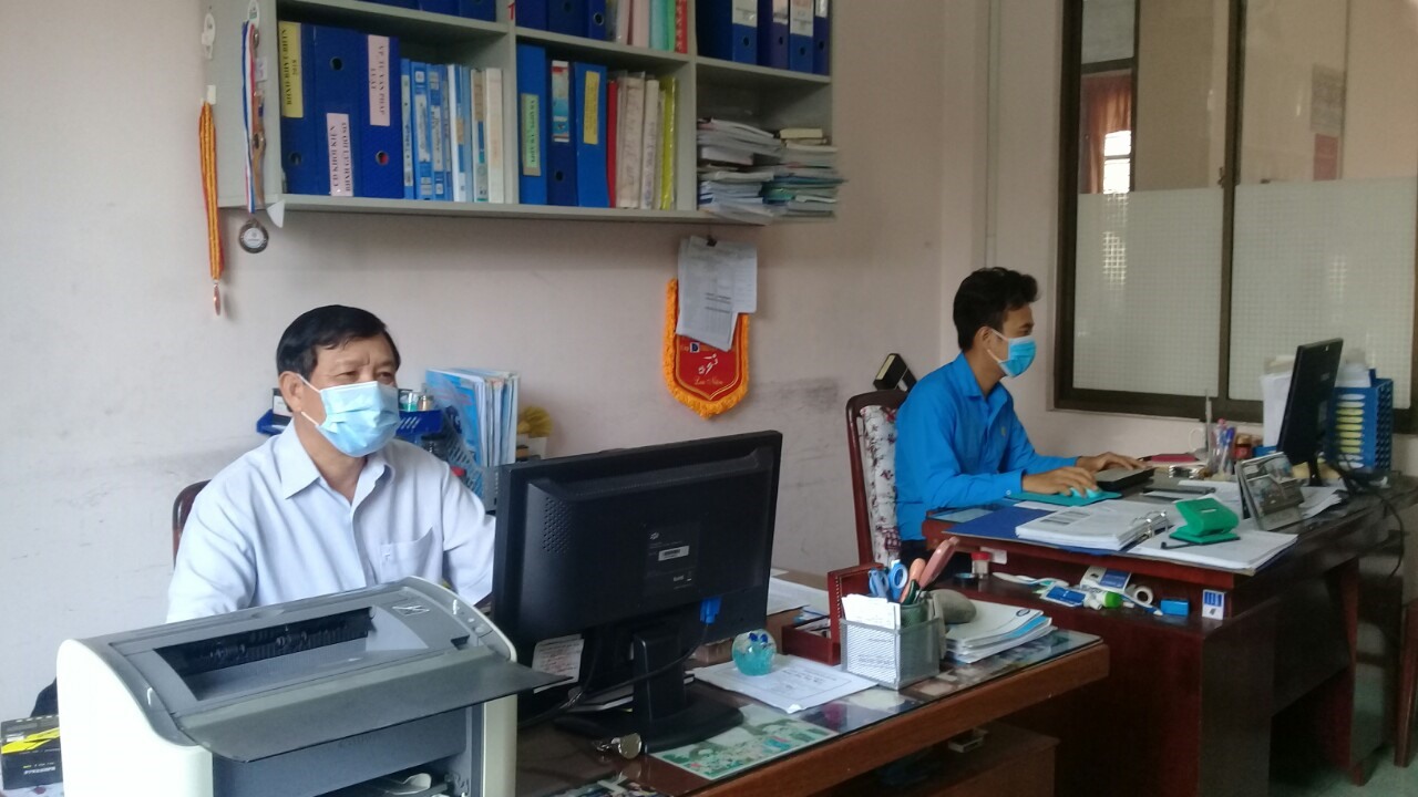 Cán bộ cơ quan LĐLĐ tỉnh Tiền Giang đi làm bình thường sáng 16.4. Ảnh: K.Q
