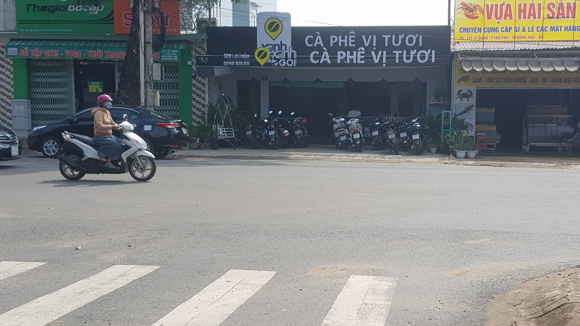 Một tuyến đường ở thành phố Đồng Xoài, Bình Phước. Ảnh: Đình Trọng