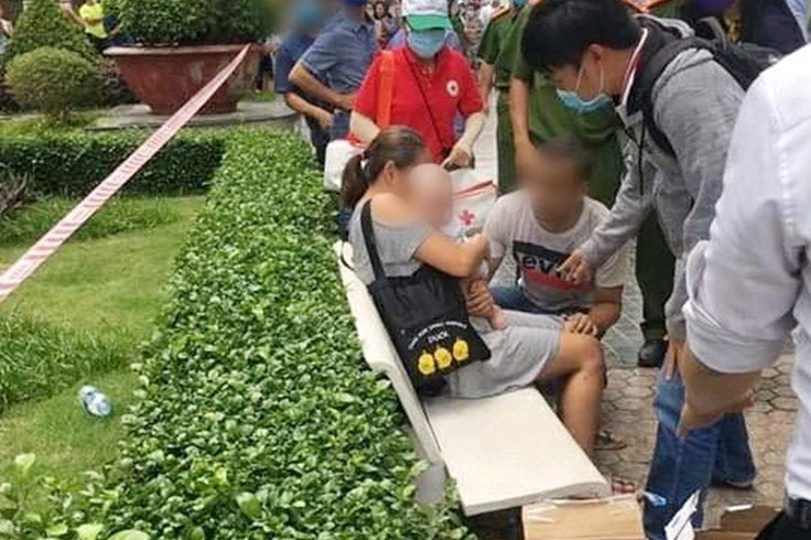 TPHCM: Cháy chung cư, 4 người mắc kẹt được giải cứu thành công TPHCM: Cháy chung cư, 4 người mắc kẹt được giải cứu thành công