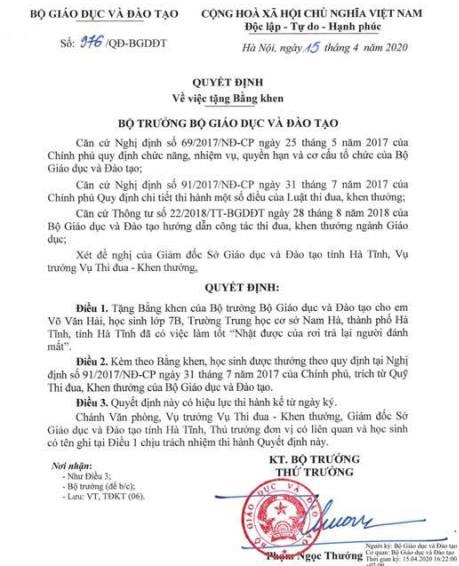 Quyết định tặng bằng khen của Bộ Giáo dục. Ảnh: TH