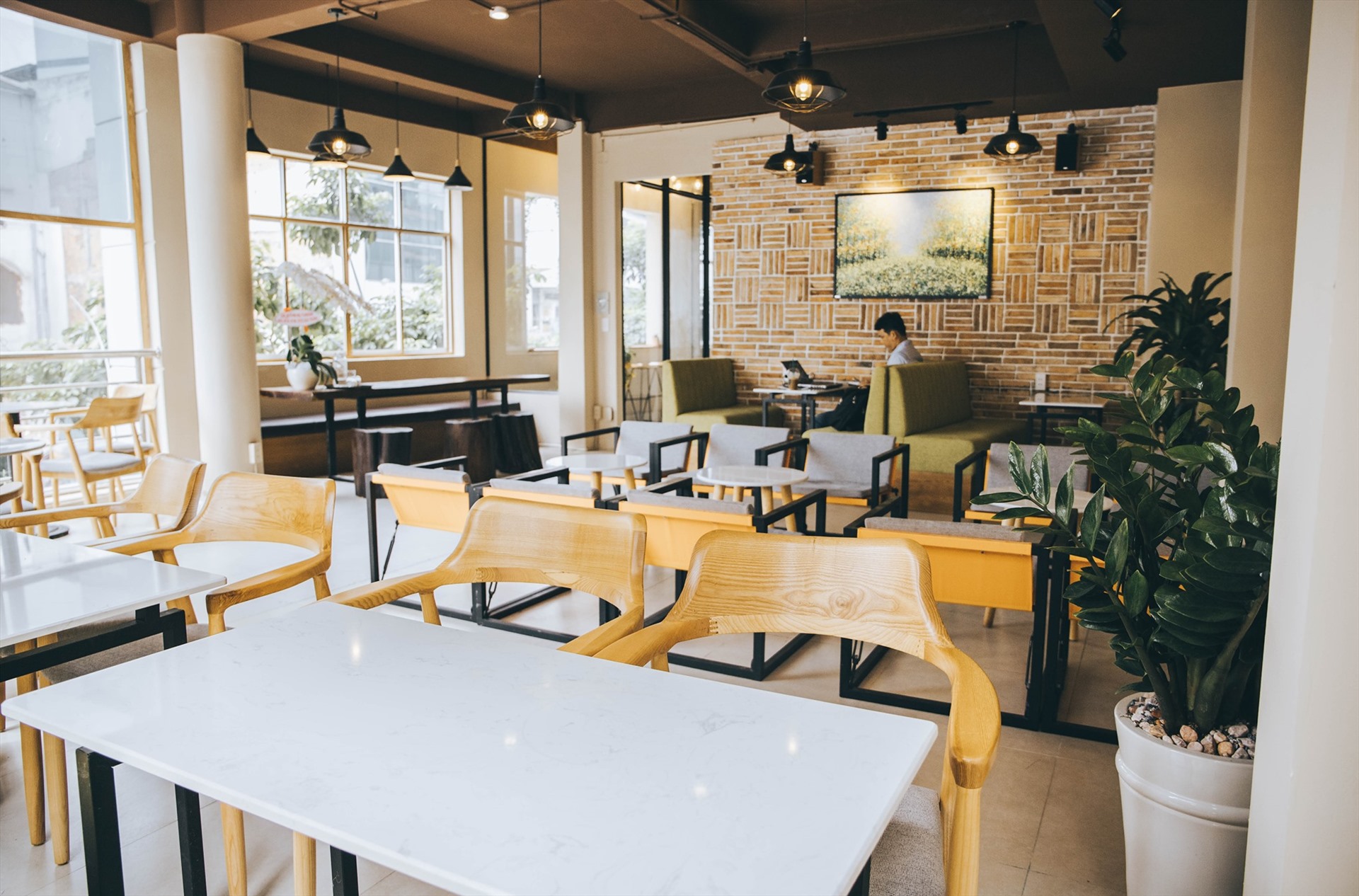 Nhiều chủ cửa hàng sang nhượng mặt bằng. Ảnh chụp màn hình