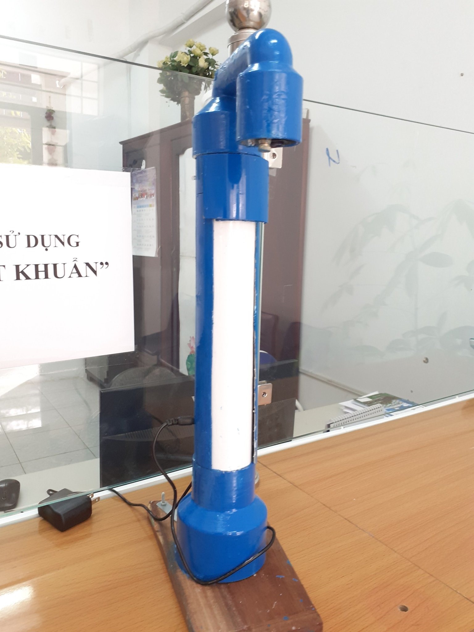 Máy rửa tay do các bạn sinh viên chế tạo. Ảnh: S.H