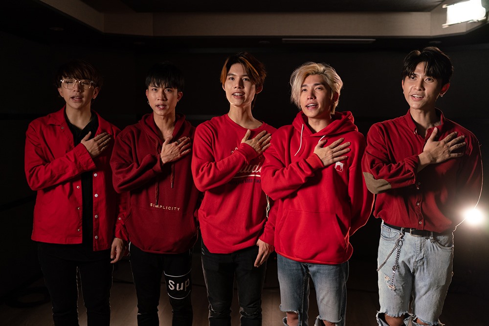 Nhiều nghệ sĩ trẻ đã cùng nhau góp giọng cho MV âm nhạc cổ vũ chiến dịch chống dịch COVID-19. Ảnh: NVCC.