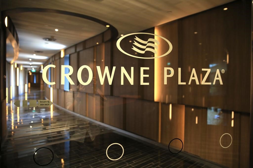 nguoi dan ong singapore bi ket an tu vi het corona corona trong nha hang