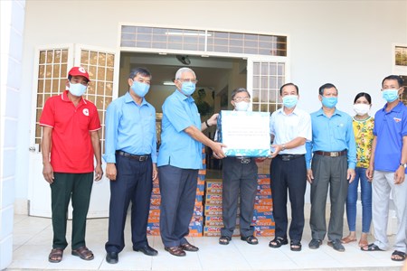 Chống dịch COVID-19, Công đoàn An Giang chung tay bằng hành động thiết thực