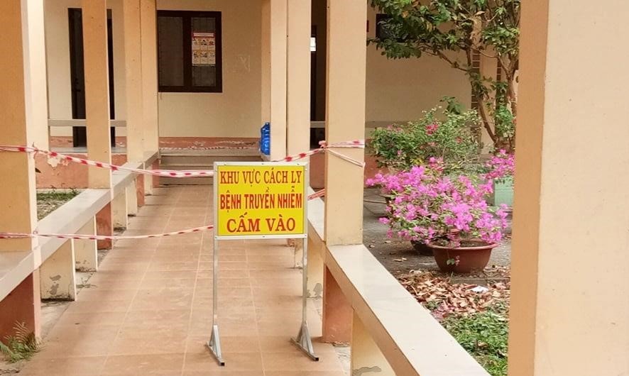 Một góc trong khu cách ly thuộc Trường quân sự tỉnh Vĩnh Long. Ảnh: Tr.L.