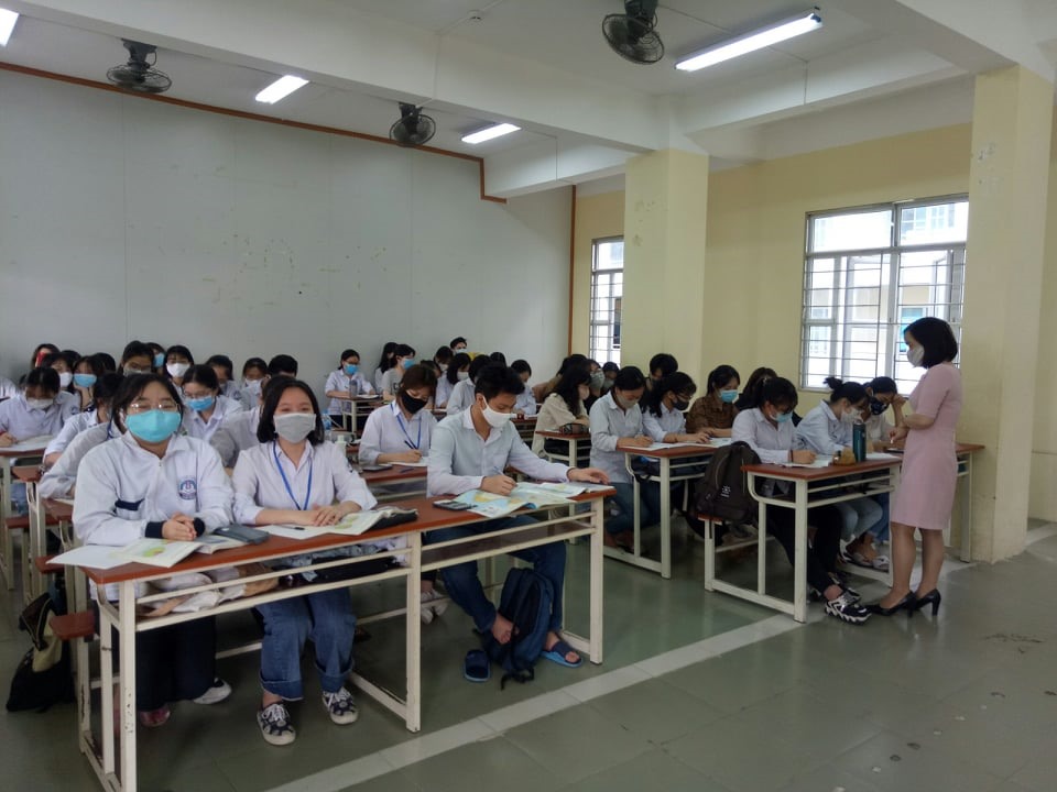 Học sinh lớp 9 ở Thái Bình chỉ học 1 buổi/ngày. Ảnh Khánh Linh