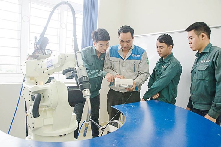 Dịch COVID-19: Ngành sản xuất và công nghệ thông tin có nhu cầu tuyển dụng Dịch COVID-19: Ngành sản xuất và công nghệ thông tin có nhu cầu tuyển dụng