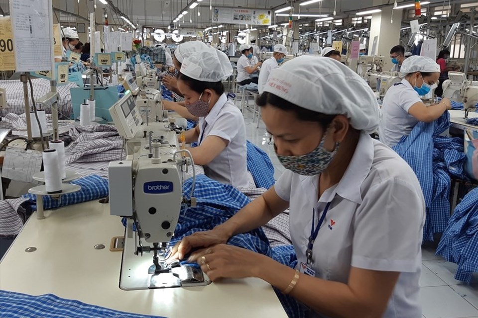 Nhiều doanh nghiệp tại TPHCM vẫn đảm bảo việc làm, thu nhập cho người lao động mặc dù gặp nhiều khó khăn do COVID-19. Ảnh: Nam Dương Nhiều doanh nghiệp tại TPHCM vẫn đảm bảo việc làm, thu nhập cho người lao động mặc dù gặp nhiều khó khăn do COVID-19. Ảnh: Nam Dương