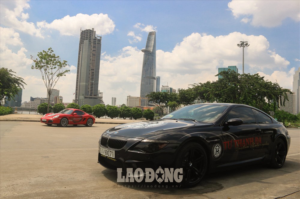 Không nên dừng đỗ xe quá lâu dưới thời tiết nắng nóng. Ảnh: Phan Anh