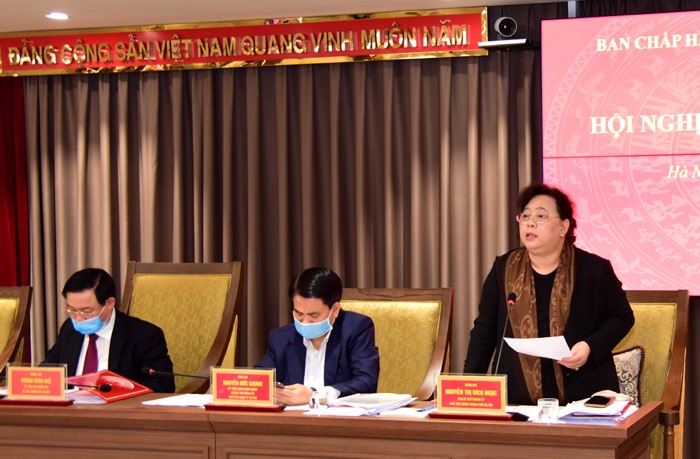 Phó Bí thư Thành ủy, Chủ tịch HĐND TP Nguyễn Thị Bích Ngọc tổng hợp nội dung về 2 dự án đường sắt đô thị. Ảnh: hanoi.gov