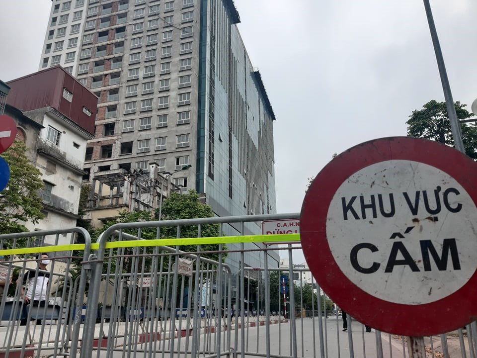 Theo đại diện UBND quận Ba Đình, cho đến nay các thủ tục để cưỡng chế phá dỡ giai đoạn II công trình sai phạm tại số 8B phố Lê Trực đã hoàn tất.