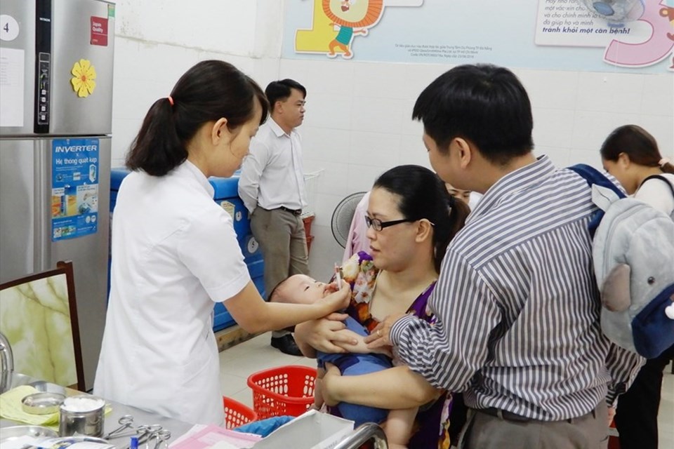 Tiêm chủng cho trẻ em. Ảnh minh hoạ: Thuỳ Trang Tiêm chủng cho trẻ em. Ảnh minh hoạ: Thuỳ Trang