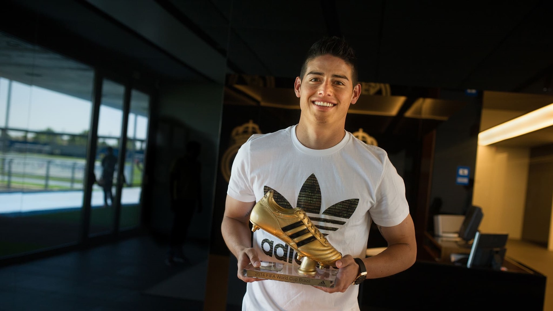 James Rodriguez nhận danh hiệu Vua phá lưới World Cup 2014 với 6 bàn thắng ghi được. Ảnh: Getty/FIFA.