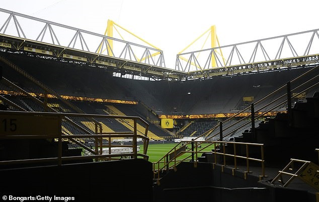 Sân Signal Iduna Park sẽ vắng bóng khán giả. Ảnh: Getty.