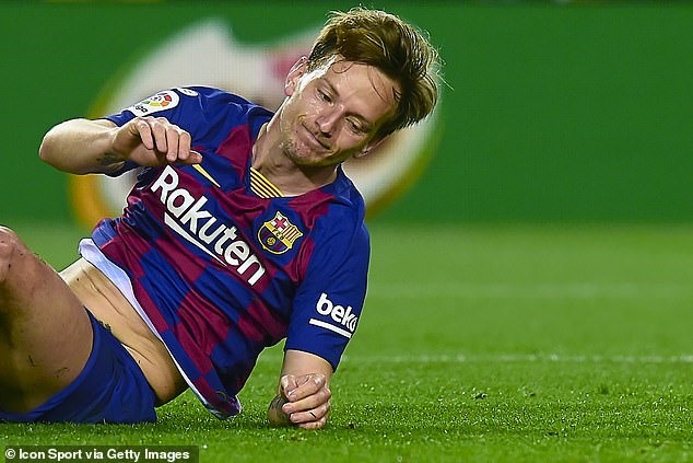 Rakitic đã 32 tuổi và không còn được tin dùng như vài năm trước. Ảnh: Getty.
