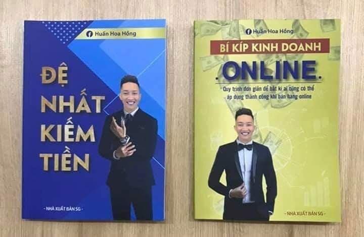 2 cuốn sách gây xôn xao của Huấn “hoa hồng“. Ảnh Long Nguyễn