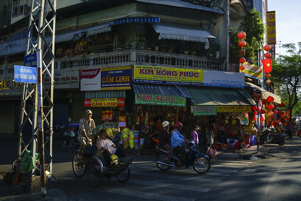 Một góc phố cổ Phùng Hưng - Hải Thượng Lãn Ông, quận 5 luôn tấp nập (ảnh chụp năm 2017).