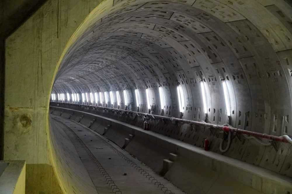Tuyến hầm dài 781m nối giữa hai nhà ga Nhà hát Thành phố và Ba Son đã được lắp hệ thống tín hiệu, phòng cháy chữa cháy.
