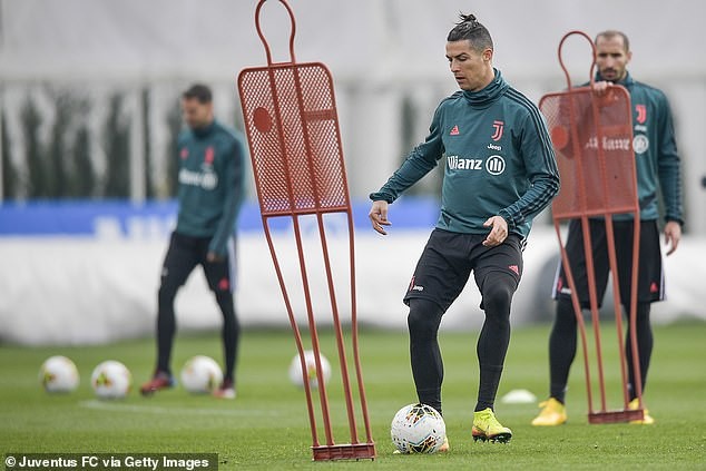 Ronaldo sẽ sớm trở lại Italia để kịp hội quân cùng Juventus vào giữa tháng 5. Ảnh: Getty