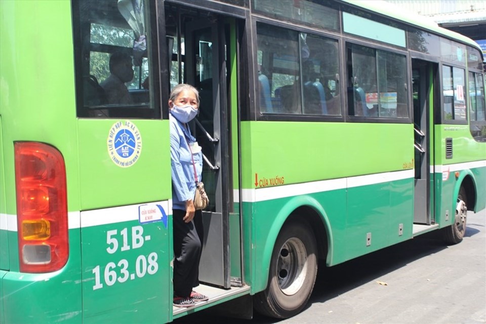 Xe buýt tại TPHCM ngưng hoạt động từ đầu tháng 4 đến nay để phòng, chống dịch COVID-19. Ảnh: Chân Phúc Xe buýt tại TPHCM ngưng hoạt động từ đầu tháng 4 đến nay để phòng, chống dịch COVID-19. Ảnh: Chân Phúc