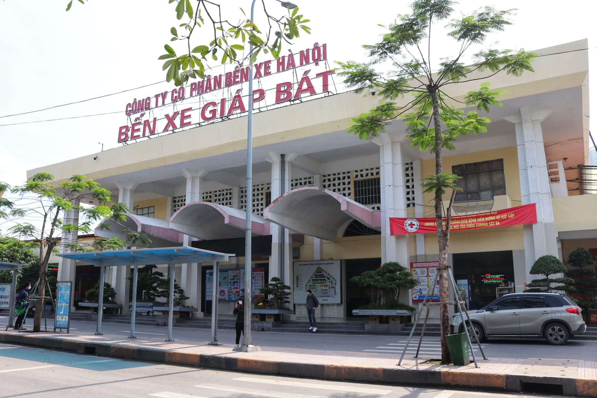 Bến xe Giáp Bát cũng trong tình trạng vắng vẻ. Ảnh: Phạm Đông